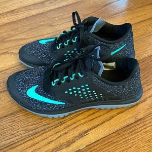 Nike FS Lite Run 2 Shoes - Size 6